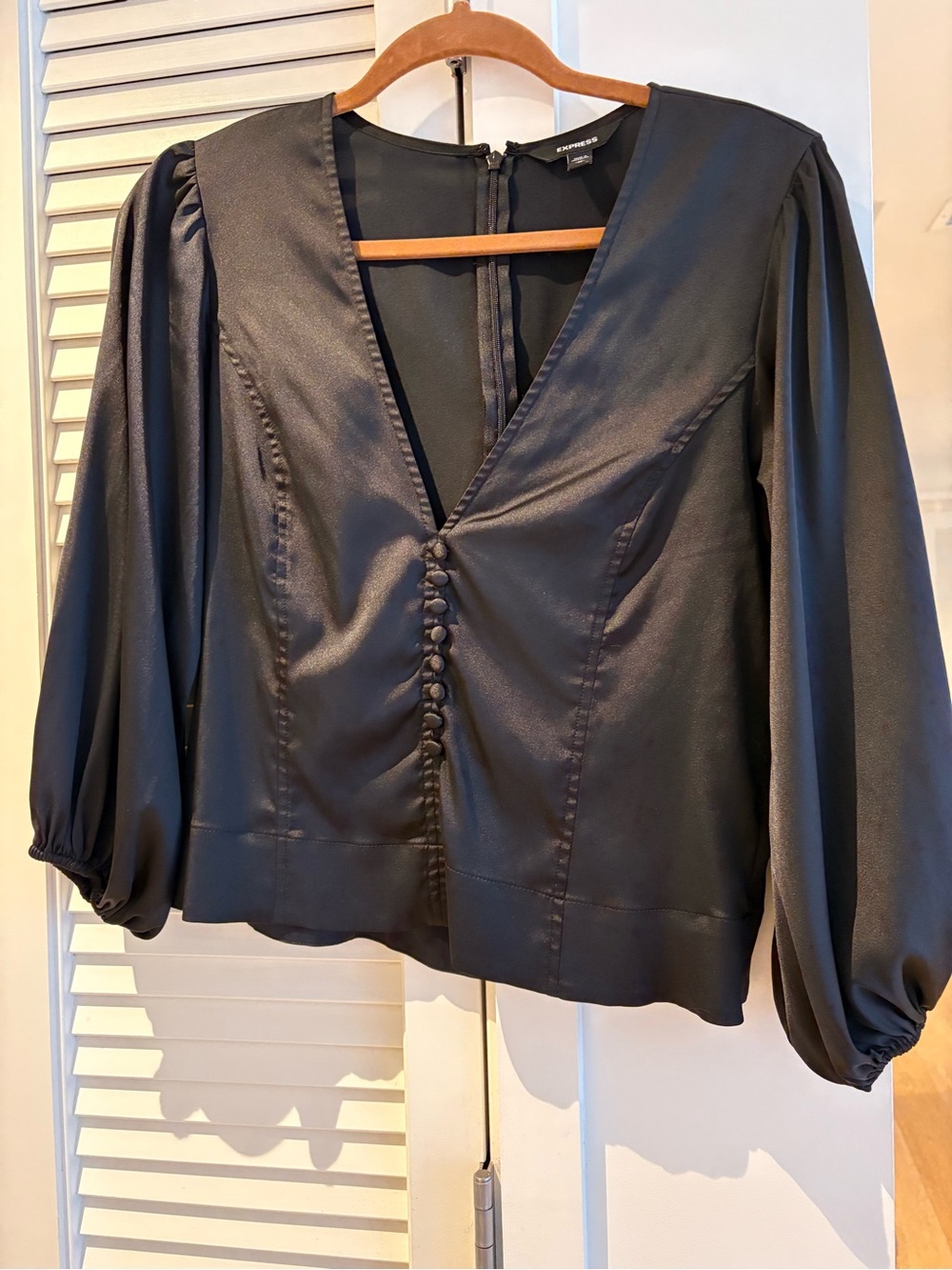 Express Black V-Neck Puff-Sleeve Button-Front Blouse